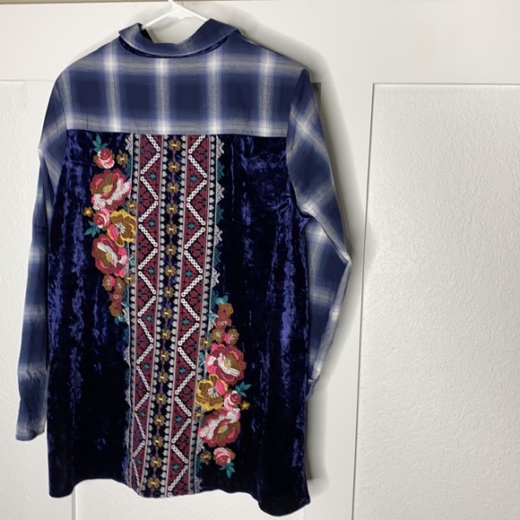 Brand new Floral Embroidery button down top. - Picture 3 of 6